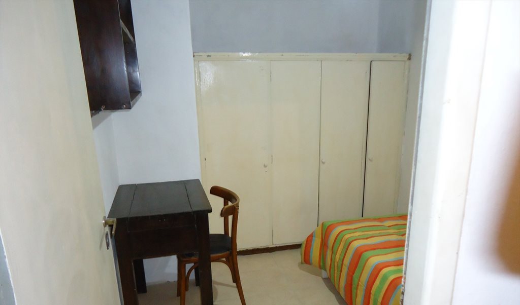 Habitación individual en dpto. tranquilo, seguro y limpio. - Moreno, Comuna 1 | Roomgo - Image 3
