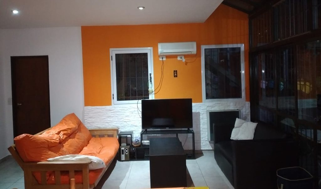 Habitaciones equipadas en casa muy linda y tranquila. Excelente ubicación. - Calle 3, La Plata | Roomgo - Image 2