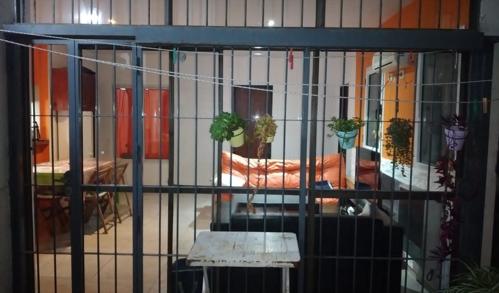 Habitaciones equipadas en casa muy linda y tranquila. Excelente ubicación. - Calle 3, La Plata | Roomgo - Image 4