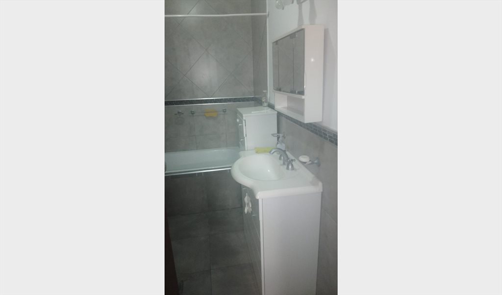 Habitaciones equipadas en casa muy linda y tranquila. Excelente ubicación. - Calle 3, La Plata | Roomgo - Image 5