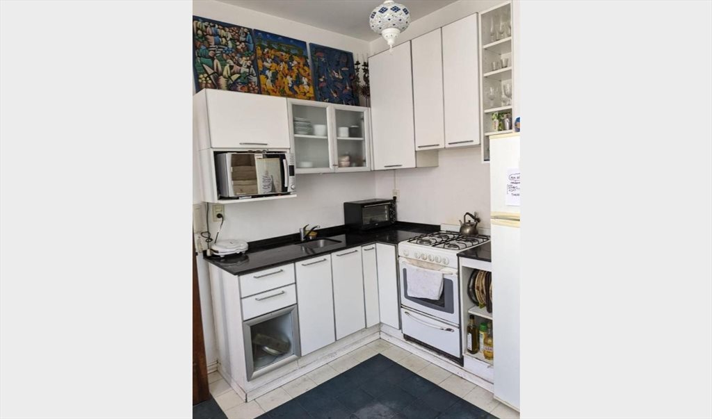 Hab. muy luminosa en casa tranquila en Palermo para mujer - Julián Álvarez, Comuna 15 | Roomgo - Image 5