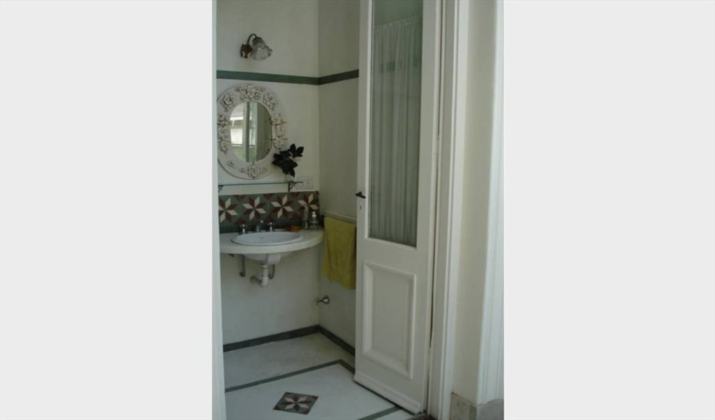 Habitacion con balcón en edificio histórico - México, Comuna 1 | Roomgo - Image 8