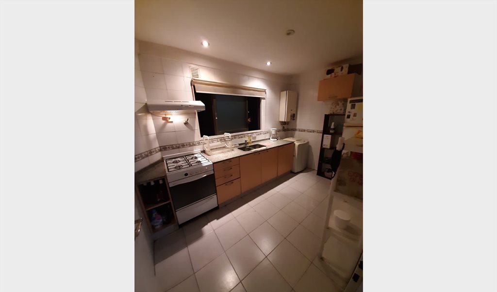 Habitación individual con cama matrimonial - Avenida Estado de Israel, Comuna 5 | Roomgo - Image 2