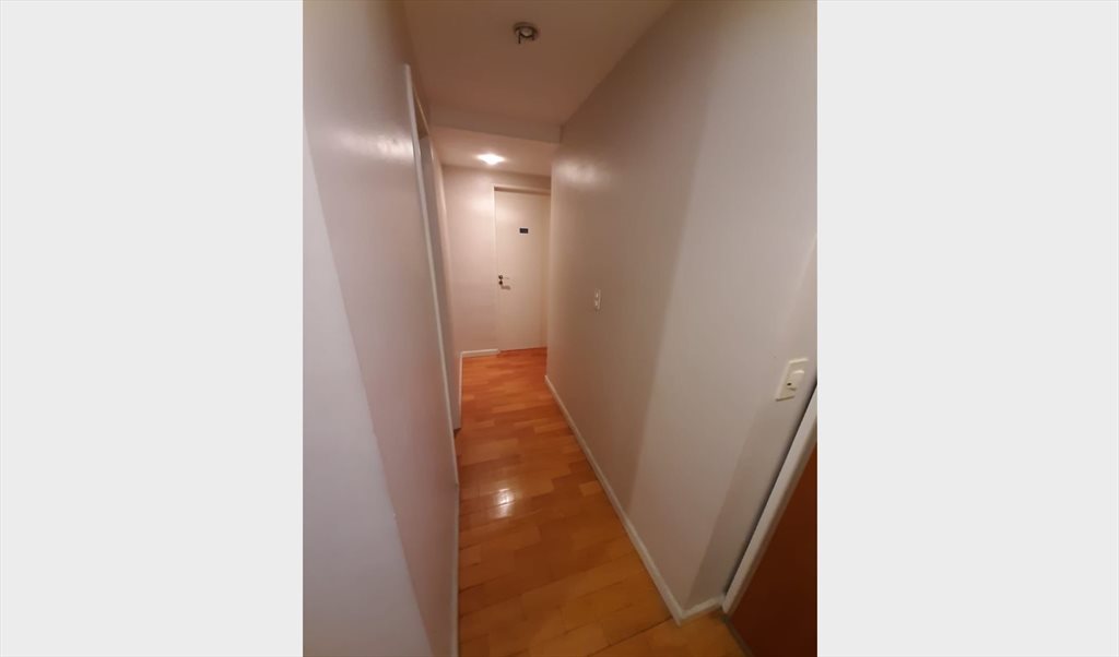 Habitación individual con cama matrimonial - Avenida Estado de Israel, Comuna 5 | Roomgo - Image 3