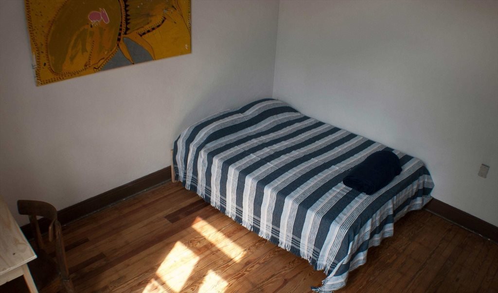 Habitacion grande y luminosa - Hernandarias, Comuna 4 | Roomgo - Image 3