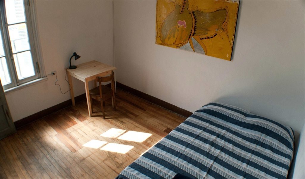 Habitacion grande y luminosa - Hernandarias, Comuna 4 | Roomgo - Image 4