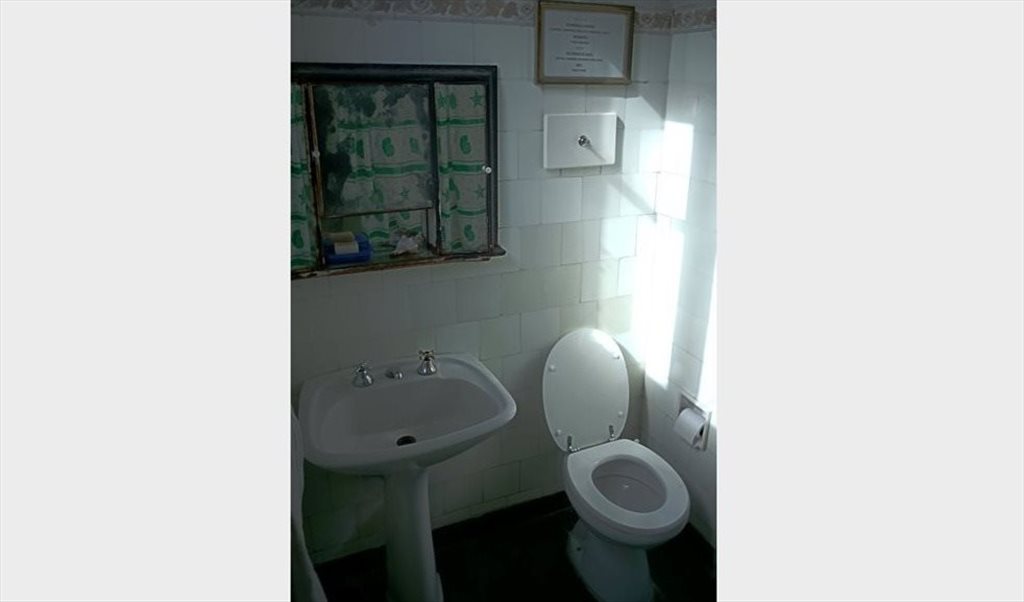 Amplio Dormitorio en Abasto. Edificio histórico. - Ecuador, Comuna 3 | Roomgo - Image 6