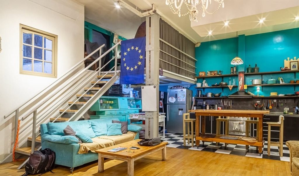 hermosa habitacion con amplia ventana y workstation - Perú, Comuna 1 | Roomgo - Image 4