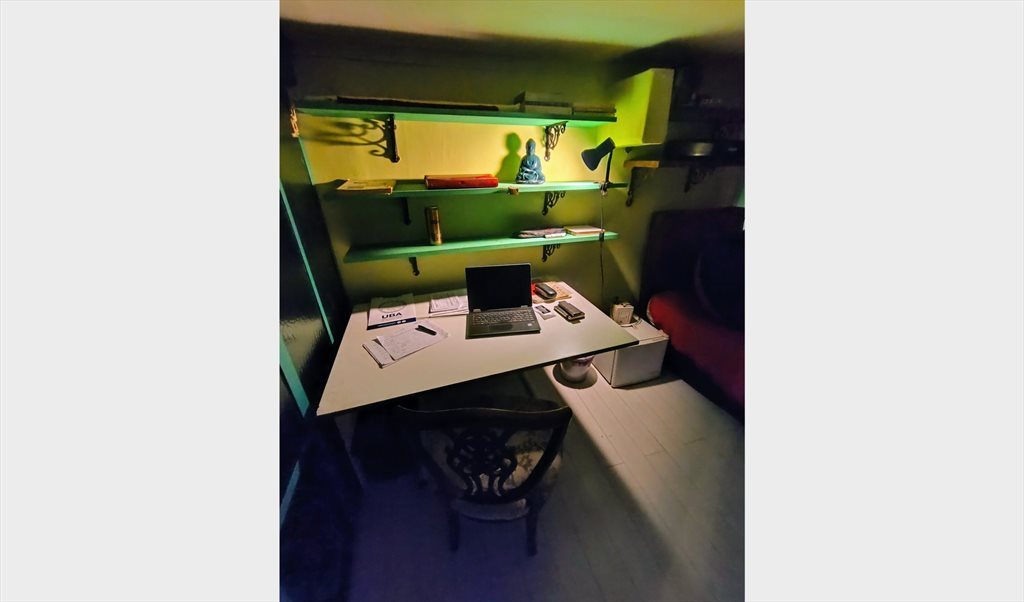 hermosa habitacion con amplia ventana y workstation - Perú, Comuna 1 | Roomgo - Image 8