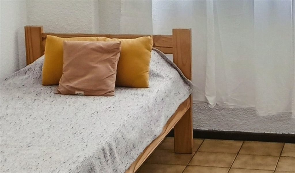 Habitación disponible en departamento - Avenida Manuel Augusto Montes de Oca, Comuna 4 | Roomgo - Image 2