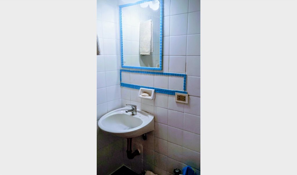 Habitación disponible en departamento - Avenida Manuel Augusto Montes de Oca, Comuna 4 | Roomgo - Image 4