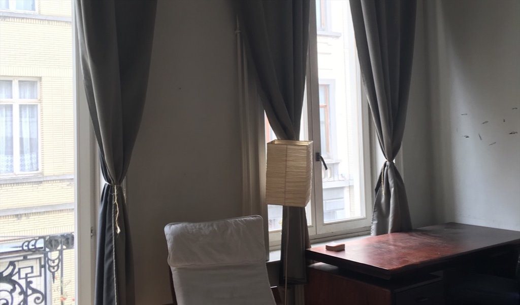 Colocation à Rue Vanderschrick, Porte de Hal - Une grande chambre d'étudiate/jeune active avec un balcon dans une maison à Saint-Gill | Appartager - Image 3