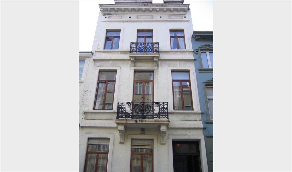 Colocation à Rue Vanderschrick, Porte de Hal - Une grande chambre d'étudiate/jeune active avec un balcon dans une maison à Saint-Gill | Appartager - Image 4