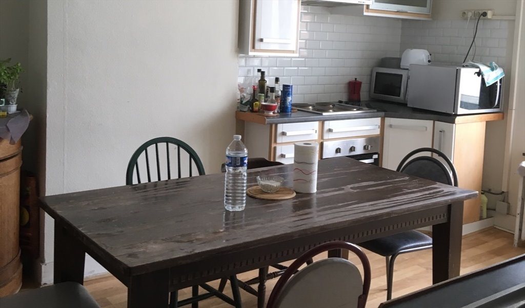 Colocation à Rue Vanderschrick, Porte de Hal - Une grande chambre d'étudiate/jeune active avec un balcon dans une maison à Saint-Gill | Appartager - Image 5