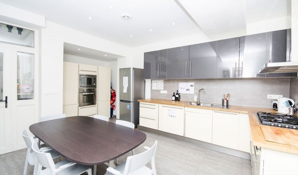 Colocation à Rue Marie-Henriette, Flagey-Malibran - 21m2 room, private bathroom. International Coloc | Appartager - Image 6