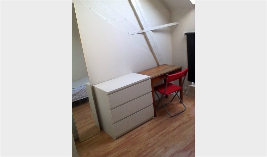 Colocation à Rue Fontainas, Saint-Gilles - Cosy room in original community house | Appartager - Image 2