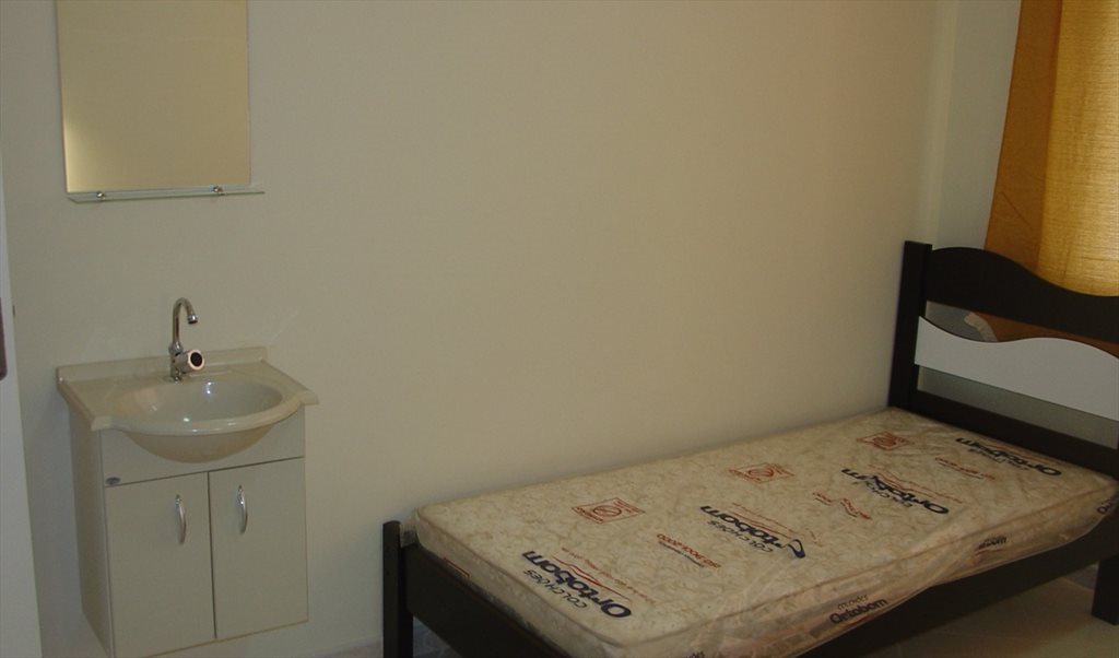 Quarto/Vaga ao lado da UFF, centro - Niteroi - Quartos em Avenida Visconde do Rio Branco, Sao Domingos | Roomgo - Image 3