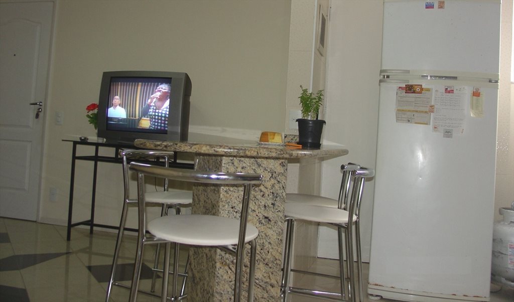 Quarto/Vaga ao lado da UFF, centro - Niteroi - Quartos em Avenida Visconde do Rio Branco, Sao Domingos | Roomgo - Image 5