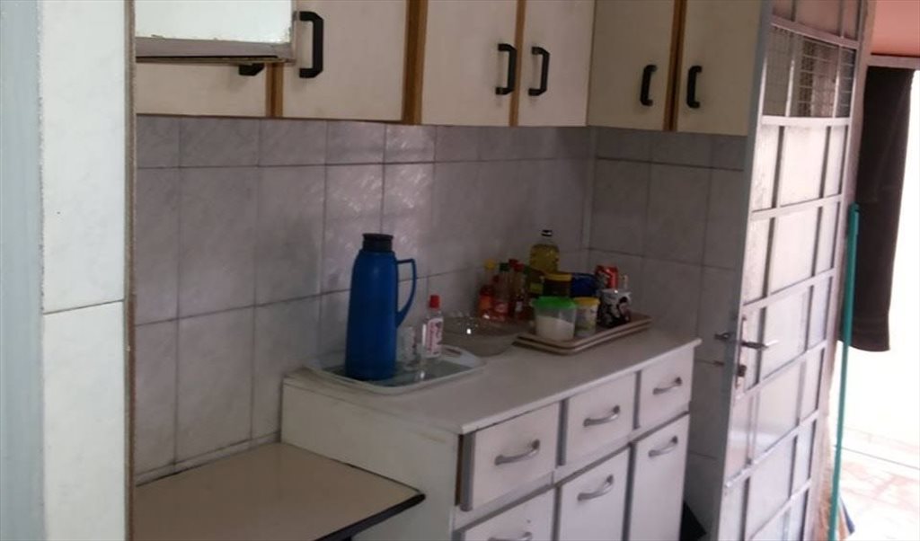 Alugo quarto pra rapazes - Quartos em Rua Bom Sucesso, Carlos Prates | Roomgo - Image 2