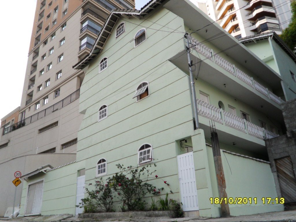 SUÍTE PROXIMO AO METRO PARAISO -  MARINA'S SUITES - Quartos em Rua André Gouvêia, Liberdade | Roomgo - Image 2