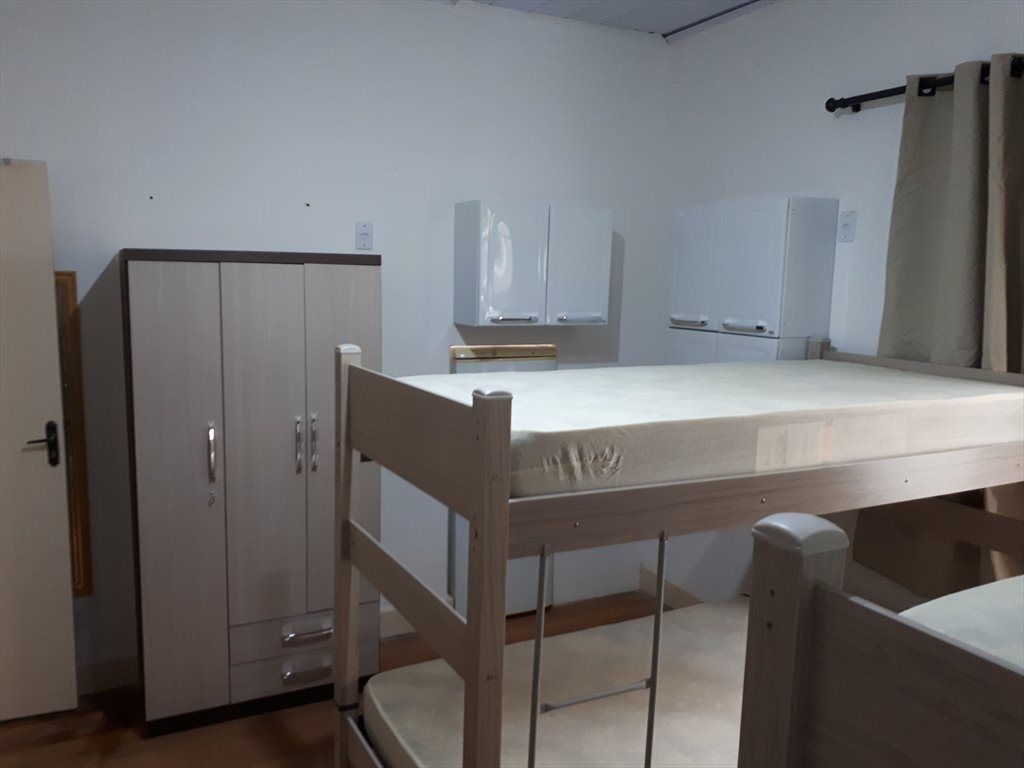 Casa de ambiente familiar - Quartos em Rua José Bento Ferreira Rocha, Liberdade | Roomgo - Image 3