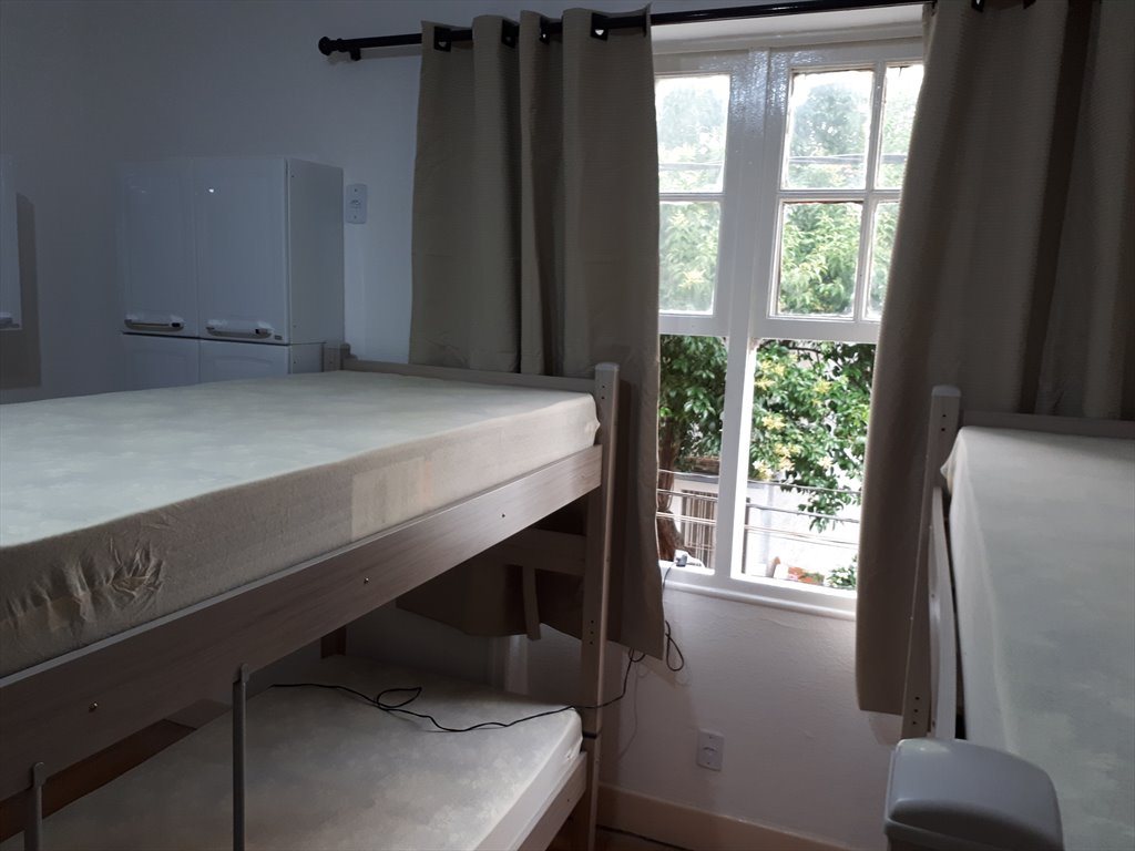 Casa de ambiente familiar - Quartos em Rua José Bento Ferreira Rocha, Liberdade | Roomgo - Image 4