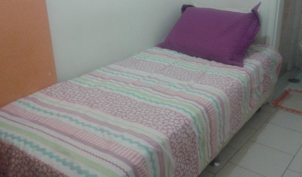 Alugo quarto fixo para moças ambiente familiar - Quartos em Rua Barão da Torre, Ipanema | Roomgo - Image 3