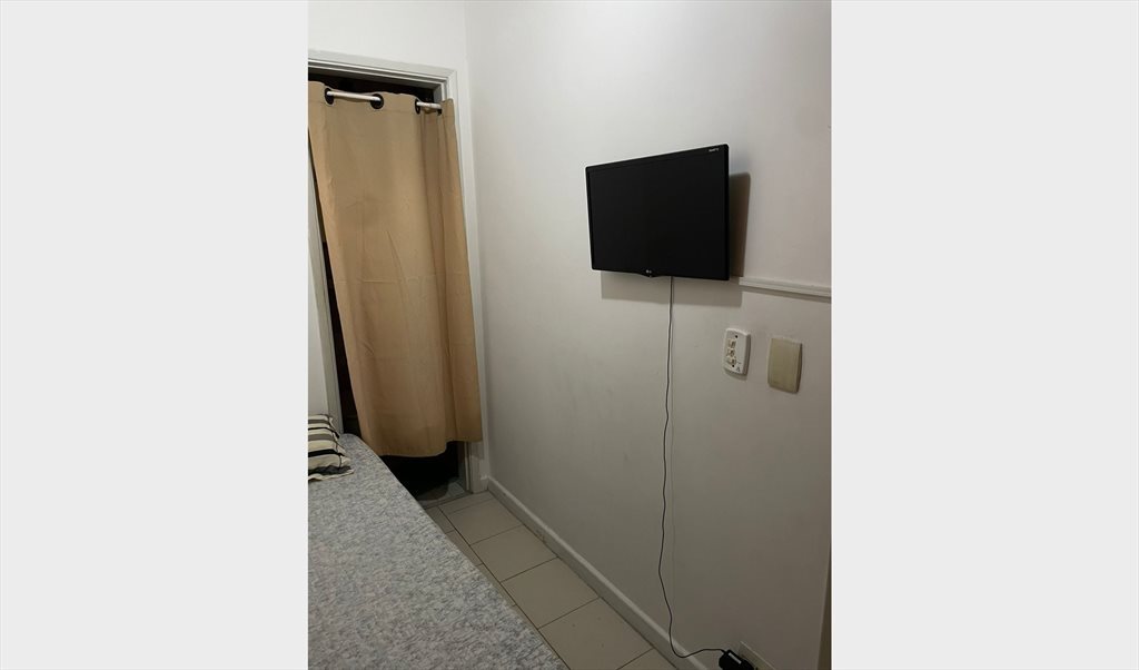 Alugo quarto fixo para moças ambiente familiar - Quartos em Rua Barão da Torre, Ipanema | Roomgo - Image 6