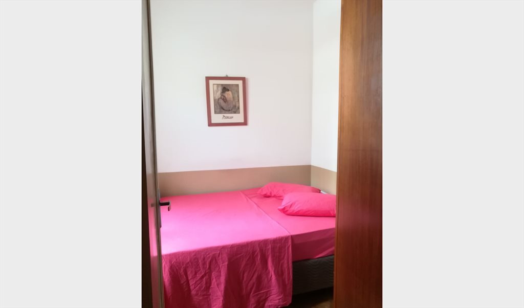 Copacabana posto 5 -  clean, bright spacious room,all bills included in the price + cleaner.. - Quartos em Travessa Cristiano Lacorte, Copacabana | Roomgo - Image 2