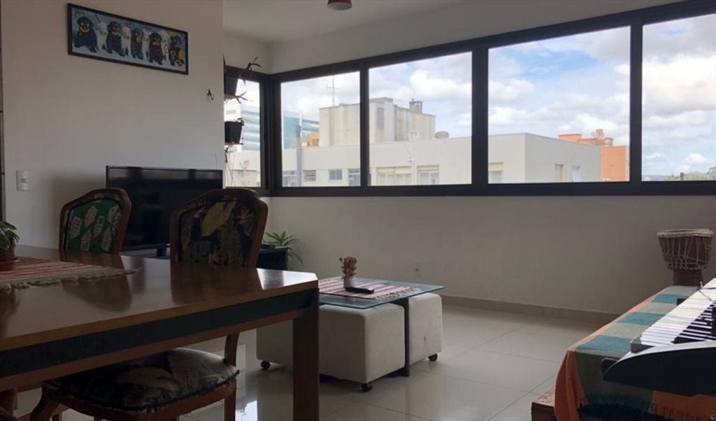 Quarto NOVO, cama casal, ótima localização, c/AR --------- Single Room all new w/AC - Quartos em Rua General João Telles, Bom Fim | Roomgo - Image 6