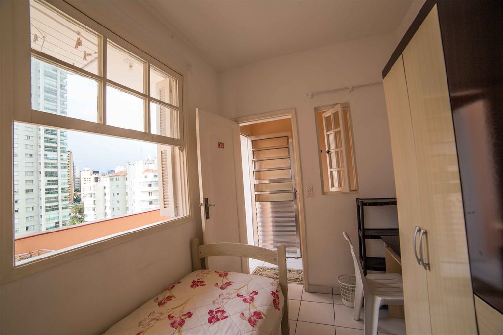 Quarto mobiliado feminino - Quartos em Rua Batista Cepelos, Aclimacao | Roomgo - Image 3
