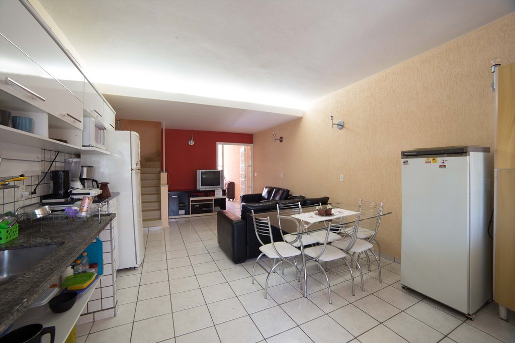 Quarto mobiliado feminino - Quartos em Rua Batista Cepelos, Aclimacao | Roomgo - Image 4