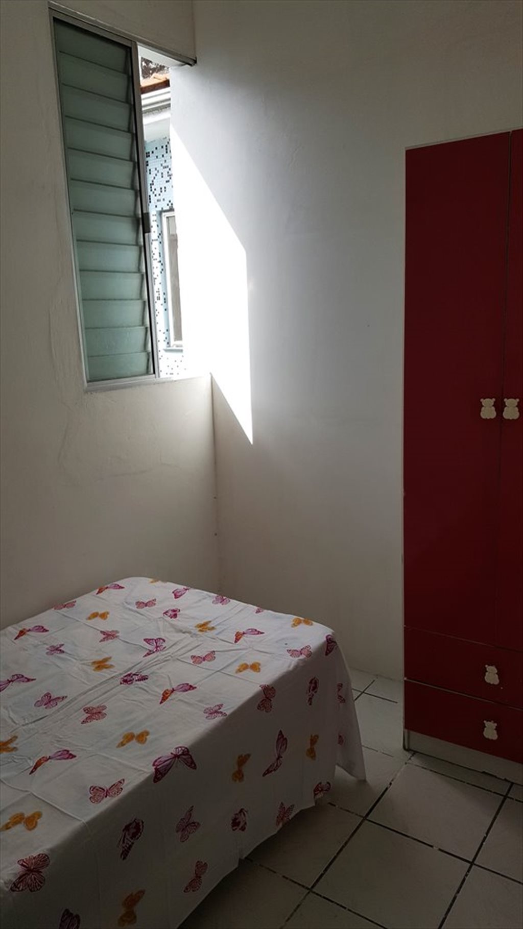 Alugo ótimos quarto p/ moças, Lavanderia,mobiliado,individual, internet s/fio,2  Wi-Fi 50 - Quartos em Rua Paulo Orozimbo, Aclimação | Roomgo - Image 3