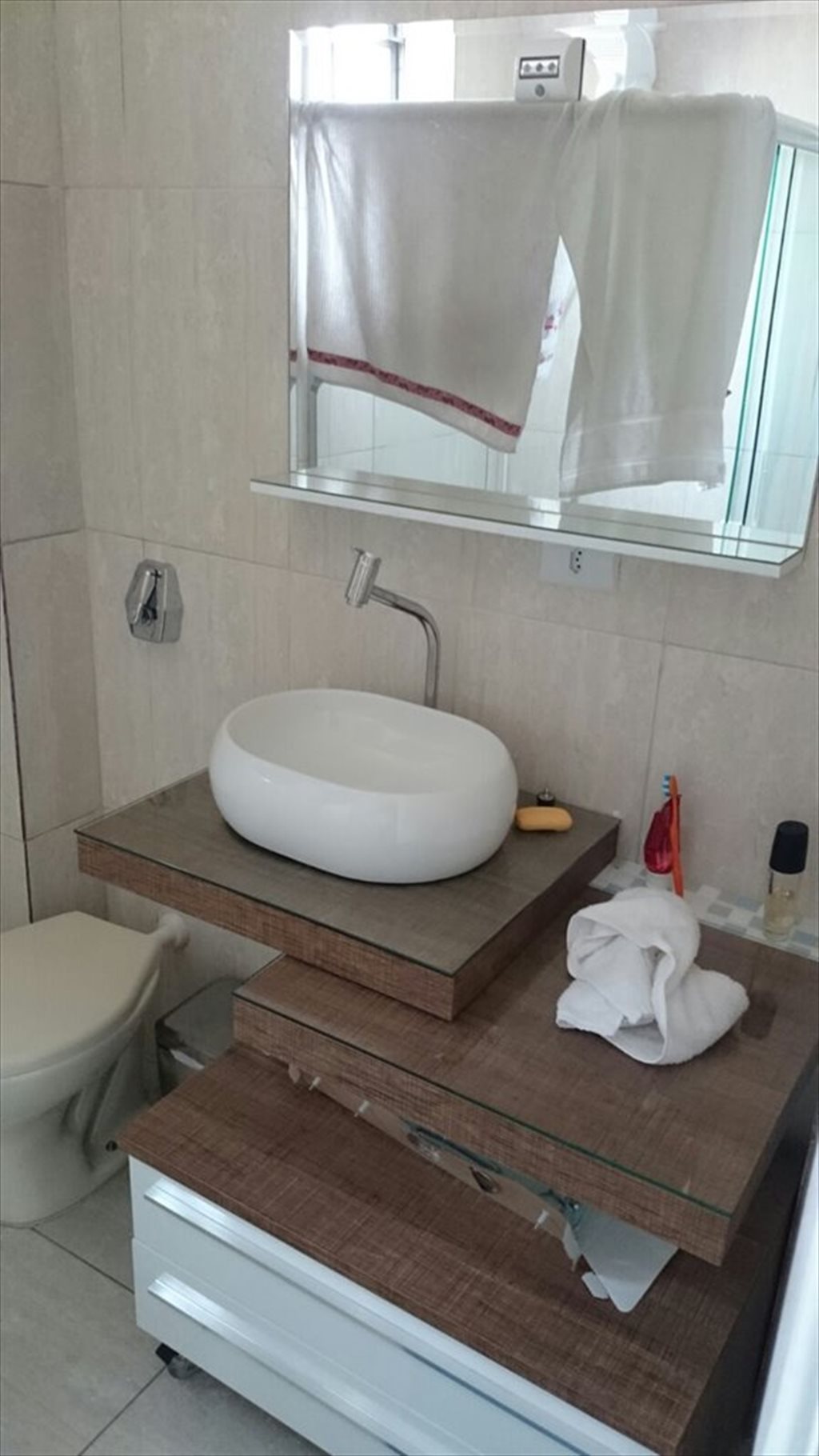 Alugo Um Quarto Ao lado da est. de Trem De OSASCO CENTRO - Quartos em Praça Antônio Menck, Centro | Roomgo - Image 3