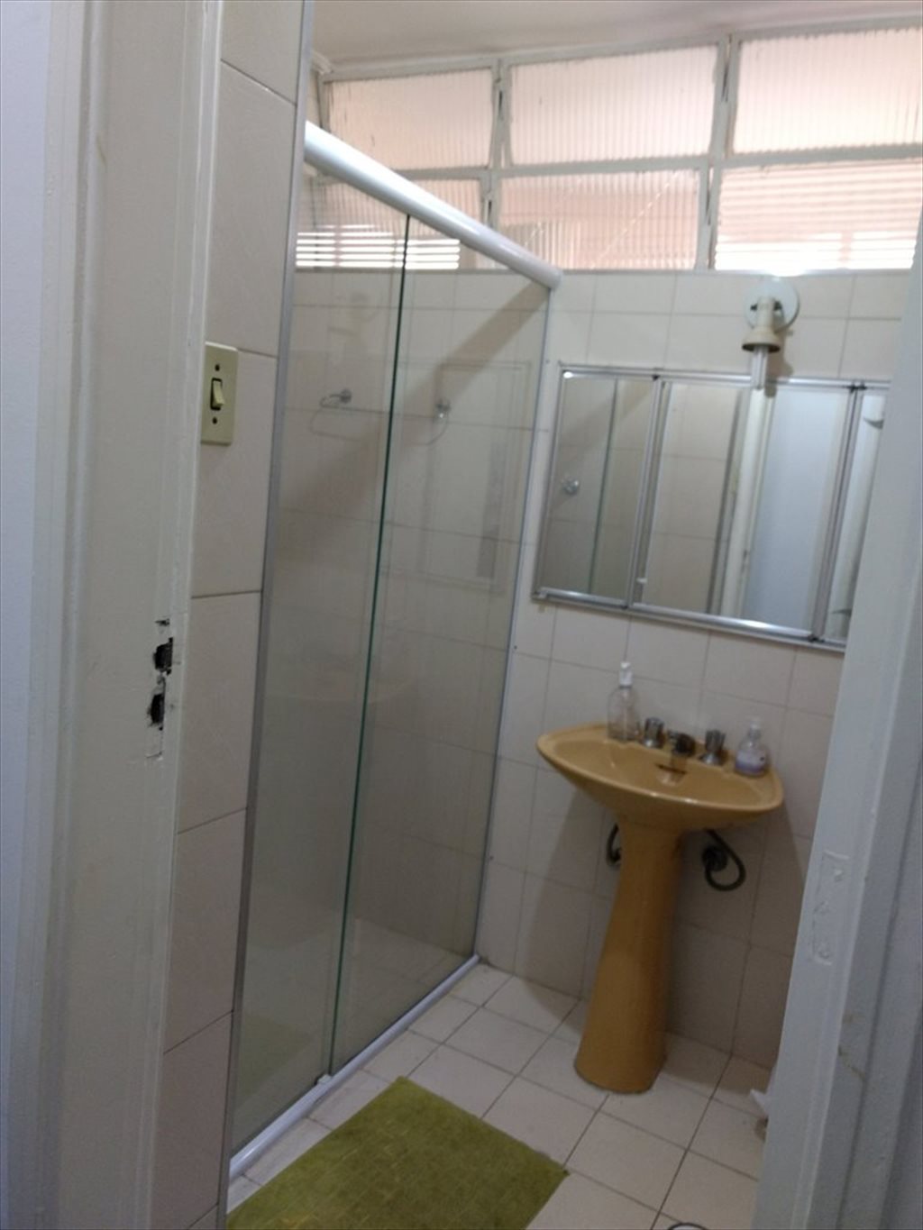 Alugo Um Quarto 200 metros da est. de Trem De OSASCO CENTRO - Quartos em Rua João Crudo, Centro | Roomgo - Image 3