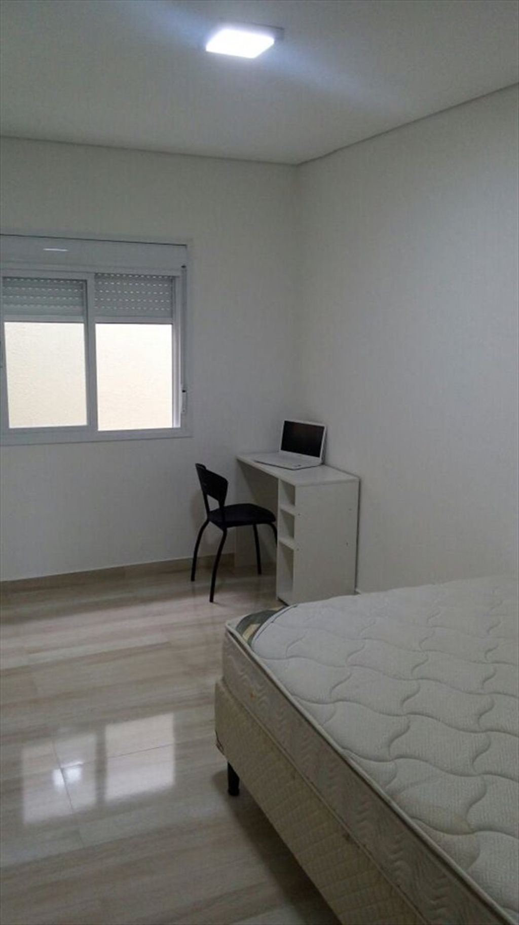 Quarto Próximo a PUCRS e UFRGS...Otimo Ambiente. - Quartos em Rua Doutor Telmo Vergara, Paternon | Roomgo - Image 2