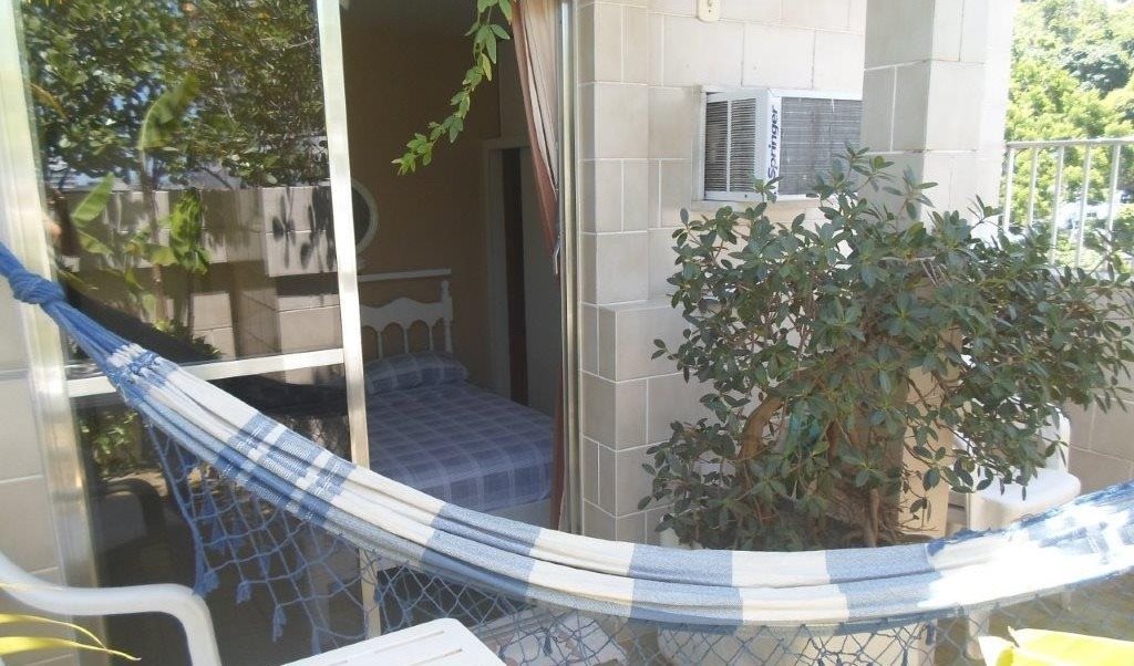 Suíte com varanda em cobertura - Quartos em Rua Pompeu Loureiro, Copacabana | Roomgo - Image 4