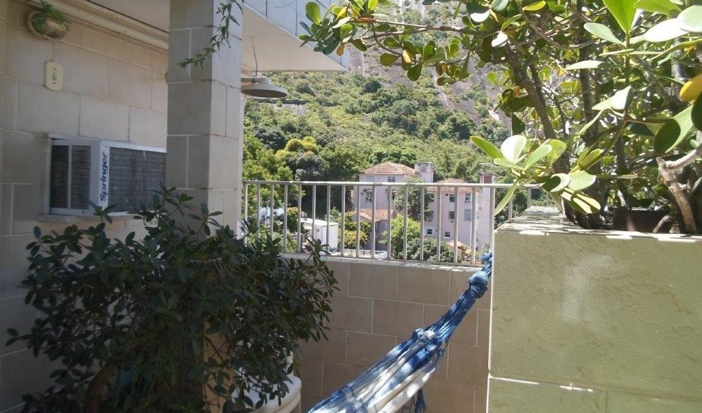Suíte com varanda em cobertura - Quartos em Rua Pompeu Loureiro, Copacabana | Roomgo - Image 5