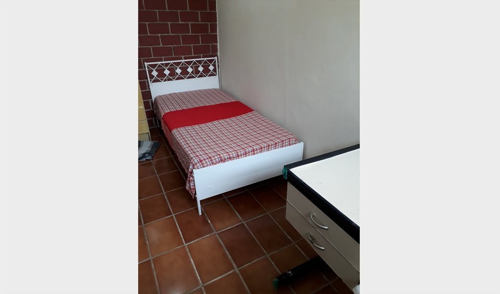 quarto  de casal  legal - Quartos em Rua Otávio Passos, Vila Gomes | Roomgo - Image 4