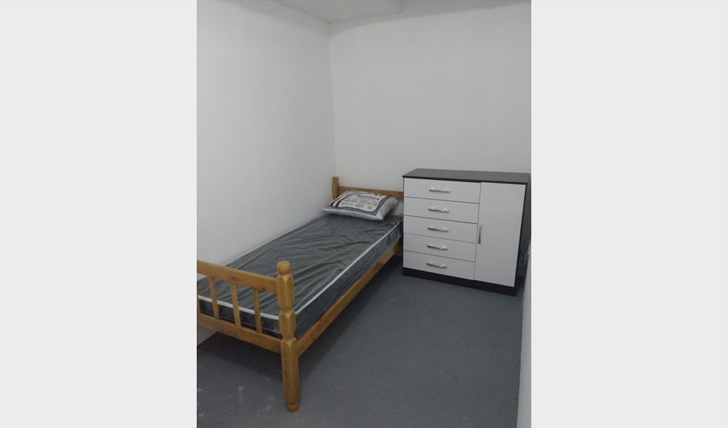 Quartos pensão vaga rapazes moradia, vagas quarto compartilhados Duplos e Individuais - Quartos em Avenida Amador Bueno da Veiga, Penha de França | Roomgo - Image 4