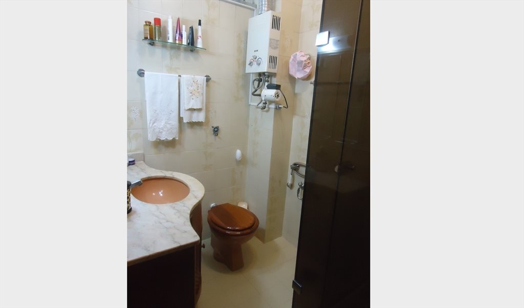 Quarto grande mobiliado próximo a PUC - Quartos em Rua Marquês de São Vicente, Gávea | Roomgo - Image 3