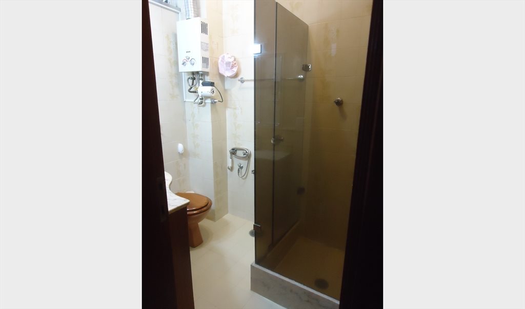 Quarto grande mobiliado próximo a PUC - Quartos em Rua Marquês de São Vicente, Gávea | Roomgo - Image 4