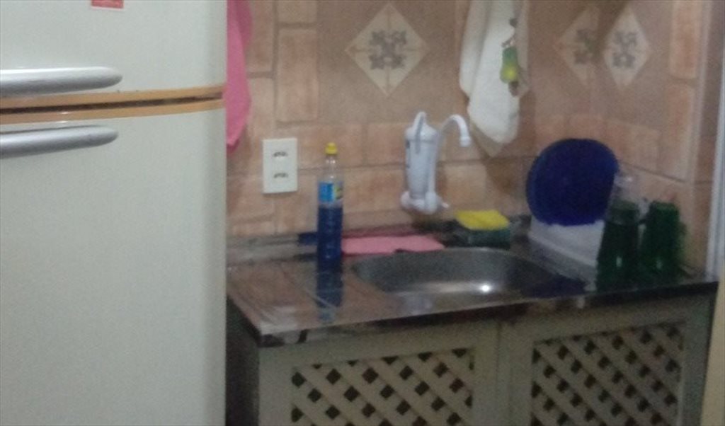 Alugo Chalé Suíte R$1.200,00 (mensal)Luz paga o que consumir+ água - Quartos em Rua Professor Santos Moreira, Condominio Girassol | Roomgo - Image 2