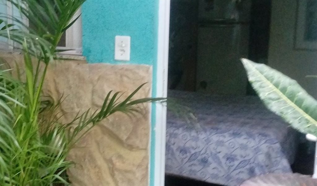 Alugo Chalé Suíte R$1.200,00 (mensal)Luz paga o que consumir+ água - Quartos em Rua Professor Santos Moreira, Condominio Girassol | Roomgo - Image 5