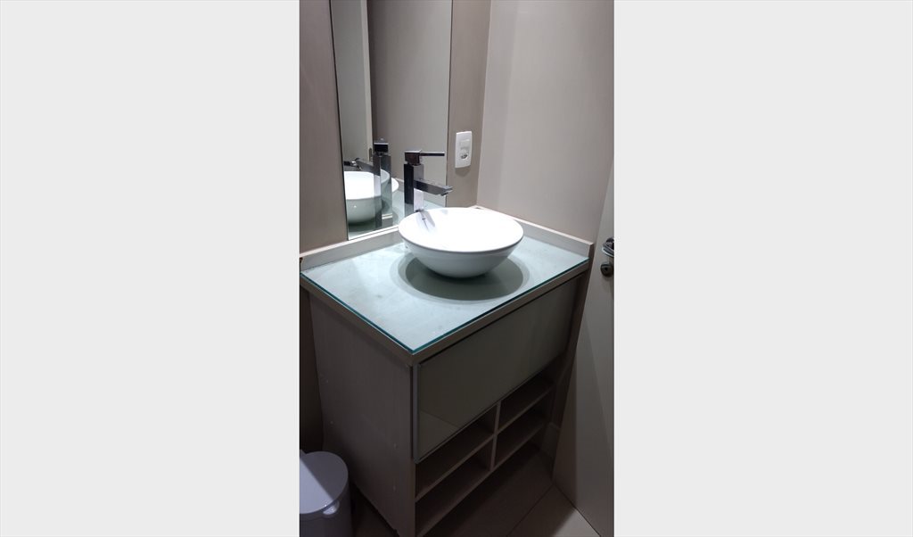 Quarto cama de casal Pertinho CPTM UNINOVE - Quartos em Rua João Crudo, Centro | Roomgo - Image 2