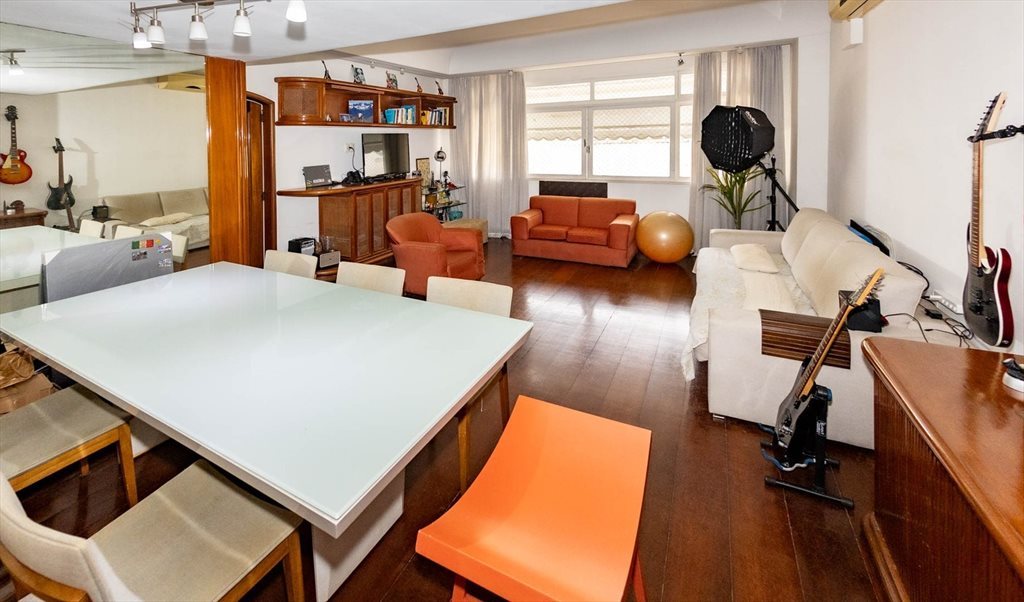 Em frente à FGV, ao lado do metrô, contas incluídas, internet rápida, porteiro 24hrs - Quartos em Rua Barão de Itambí, Botafogo | Roomgo - Image 6