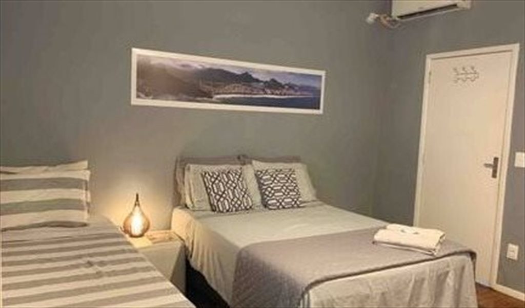 Quarto Cama Casal  - Posto 9 Ipanema - Quartos em Rua Prudente de Morais, Ipanema | Roomgo - Image 2