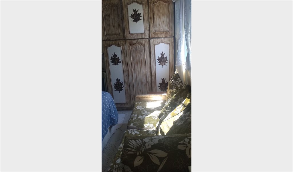 Alugo Quarto Suíte R$1.000 ou Chalé Suíte R$1.200 (Próx.Projac, Clinica J.Jaber e Record) - Quartos em Rua Professor Santos Moreira, Condominio Girassol | Roomgo - Image 4