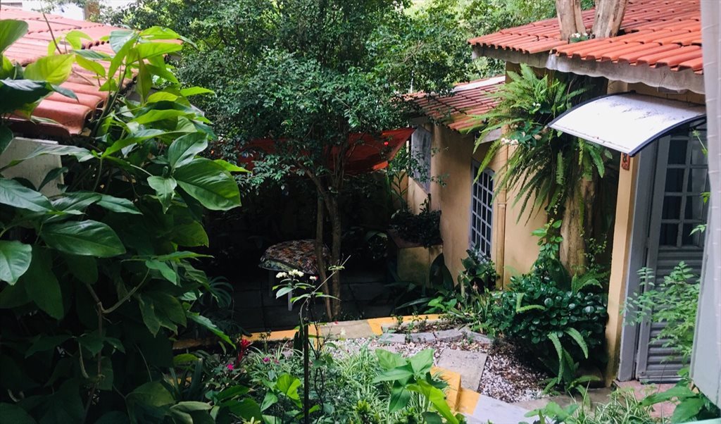 Linda SUITE na Paulista, rodeada de verde - Quartos em Rua Rocha, Bela Vista | Roomgo - Image 2