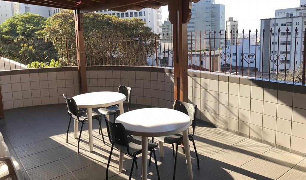 Suíte ampla e mobiliada (cama queen) na Zona Sul - Quarto 9 - Quartos em Rua Professor Estêvão Pinto, Serra | Roomgo - Image 3